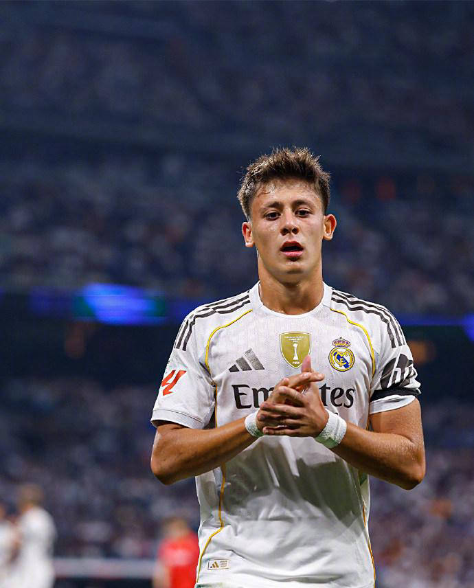 西甲首轮：巴萨表现稳定，皇马险胜奥萨苏纳，姆巴佩关键出击延续